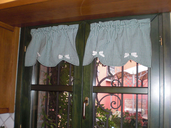 Piccole tende arricciate country