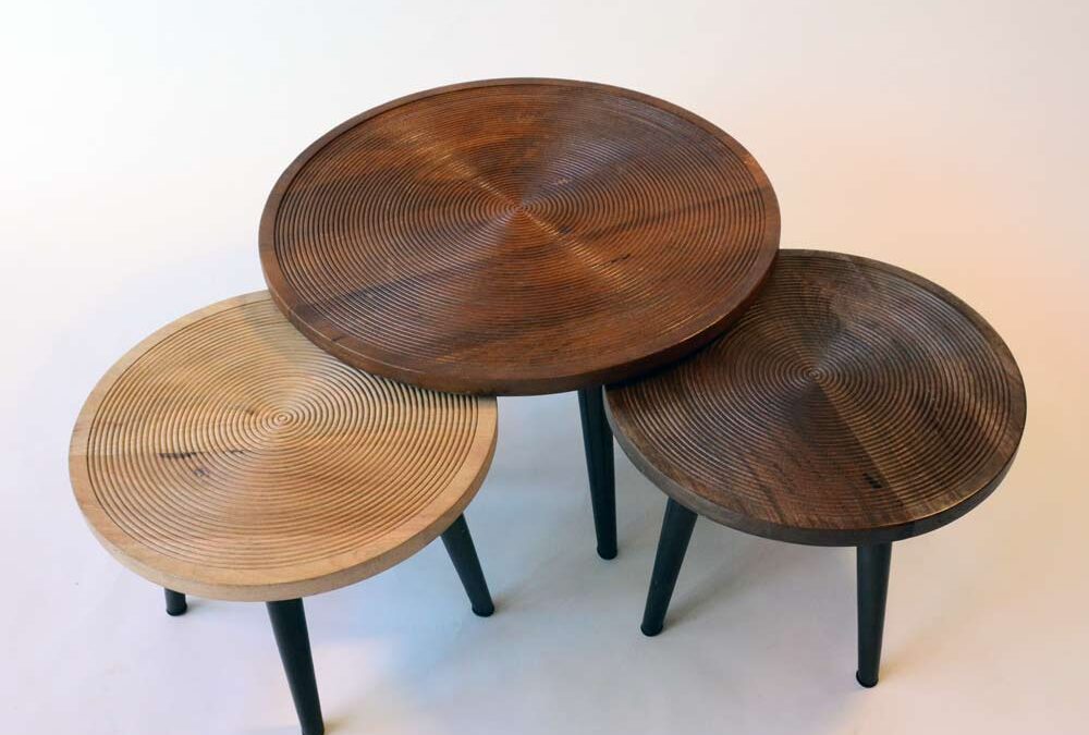 Set di tre tavolini da salotto in legno